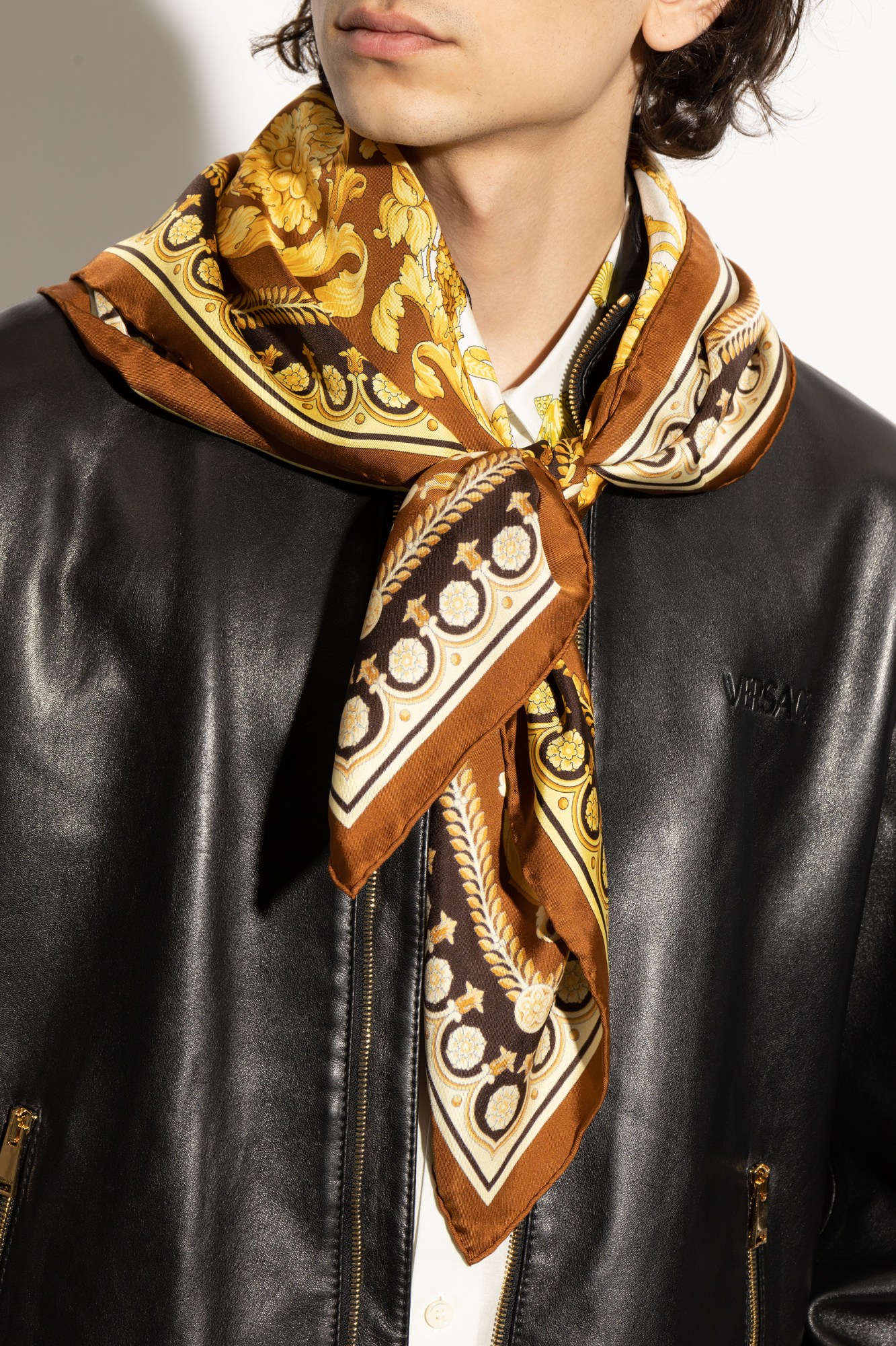 小物 VERSACE scarf silk100% VERSACE 100% SILK TWILL SCARF FOULARD 35
